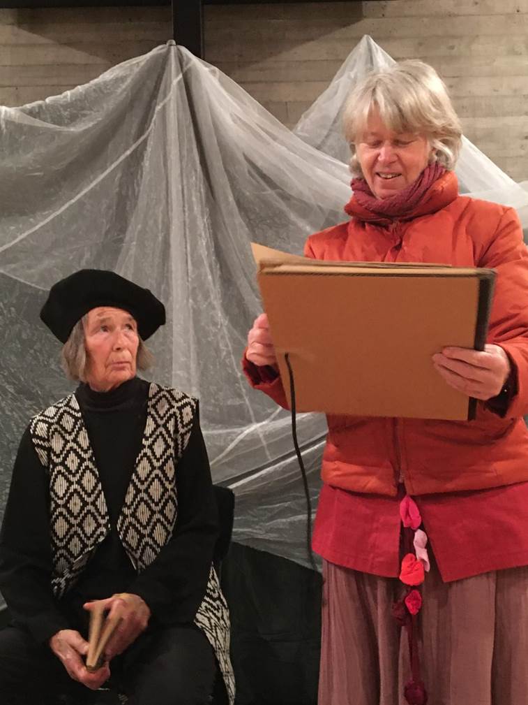 Ein Bild, das Person, Moskitonetz enthlt.

Automatisch generierte Beschreibung